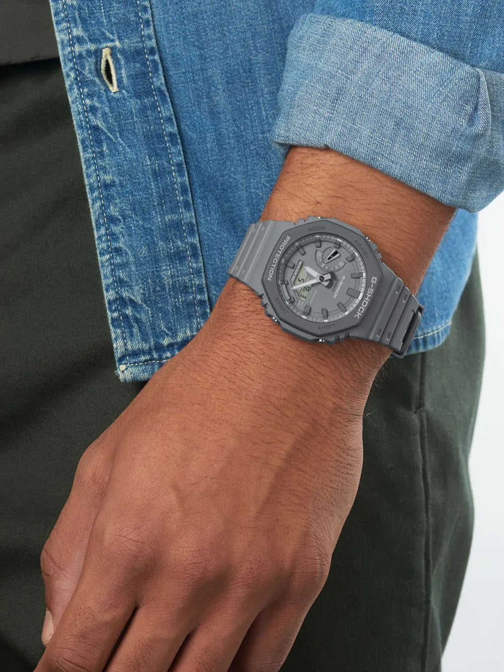 Casio GA-2110ET-8AER G-Shock Men`s 45mm 20ATM