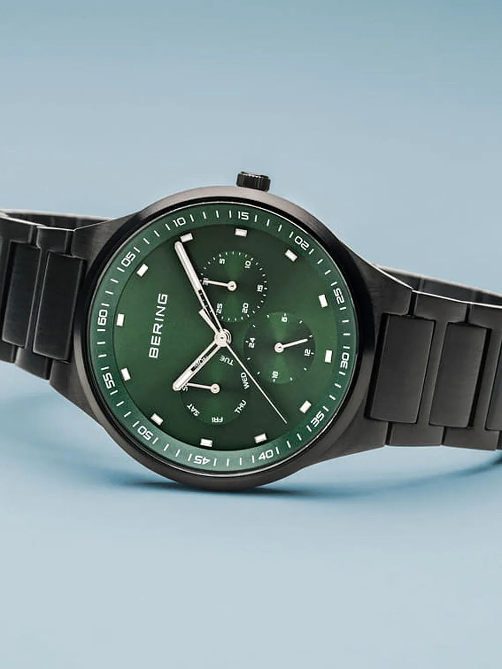 Bering 11740-728 Classic men`s 40mm 10ATM