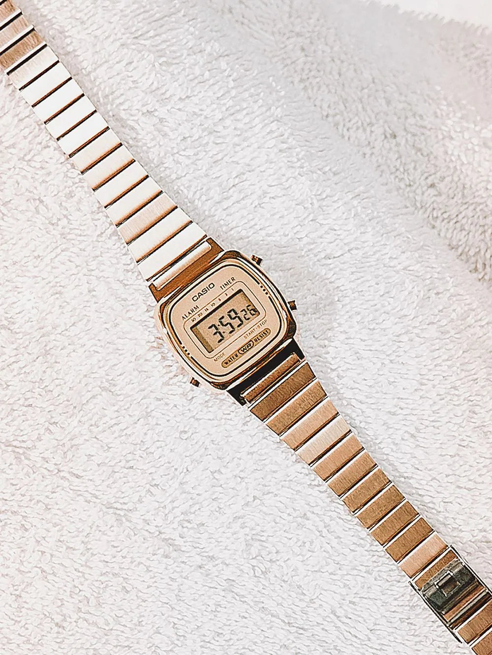 CASIO LA670WEGA-9EF Collection Ladies 24mm 3 ATM