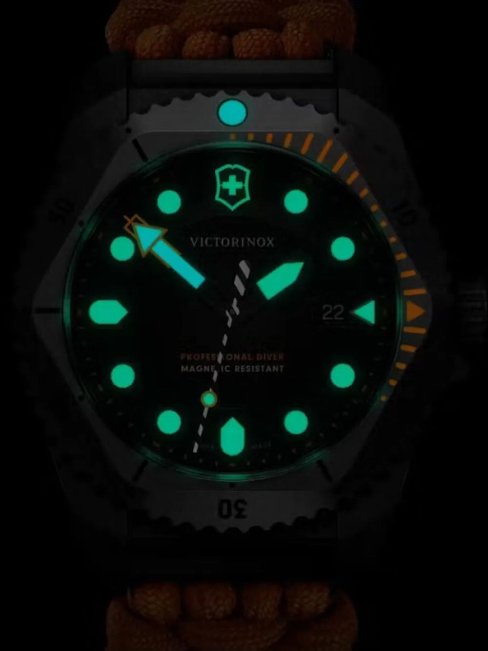 Victorinox 242069.1 Mens Watch Dive Pro Quartz 43mm 30ATM