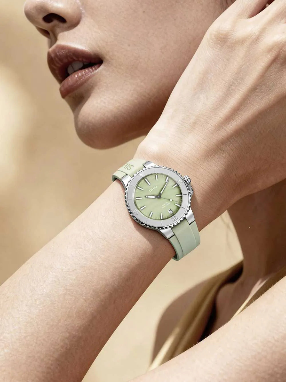 Oris 01 733 7770 4157-07 4 18 67FC Ladies Watch Aquis Date 36,5mm 30ATM