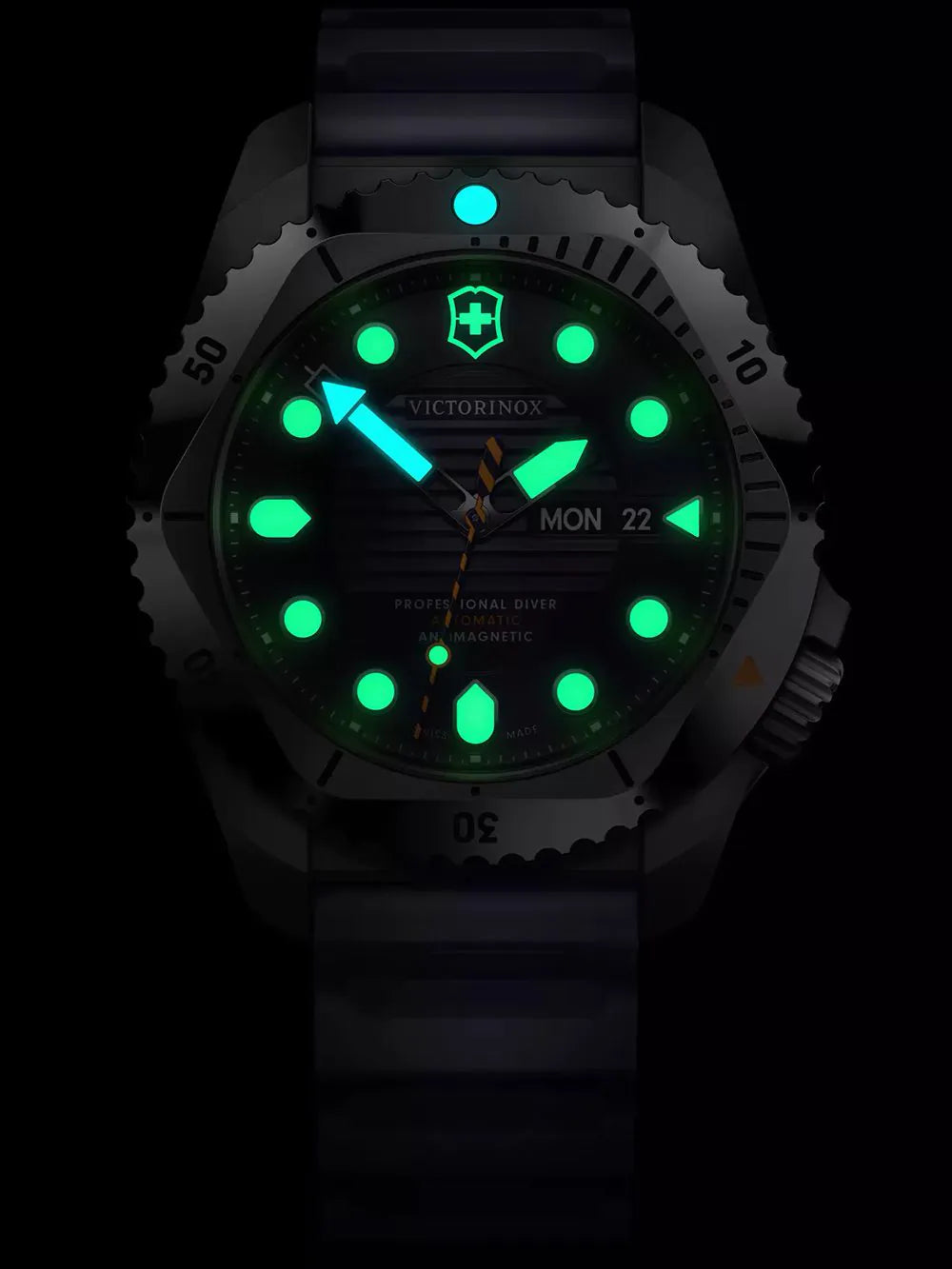 Victorinox 241995 Mens Watch Dive Pro Automatic 43mm 30ATM