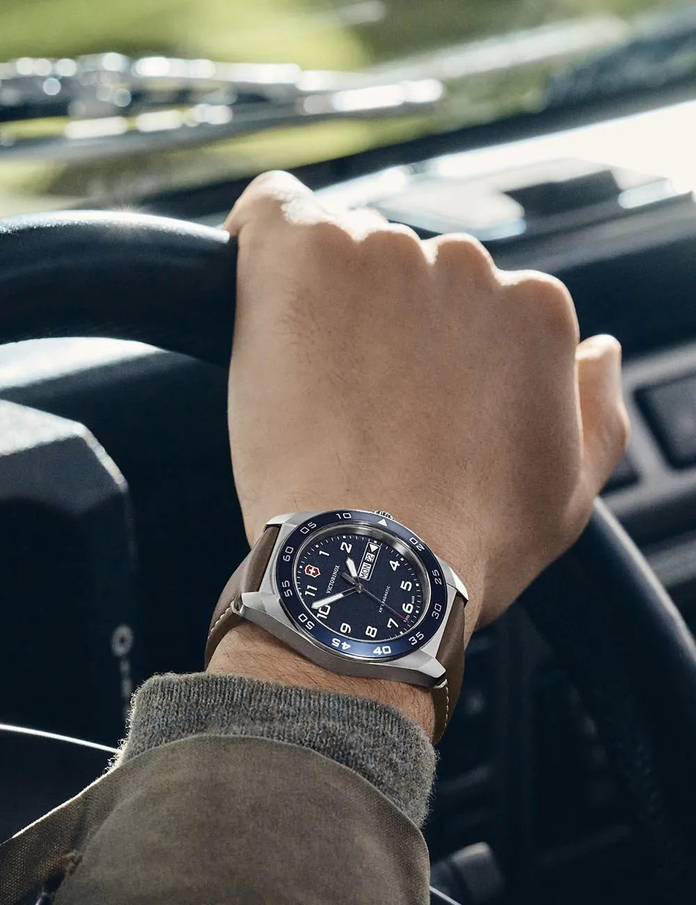 Victorinox 242040 Mens Watch Swiss Army 42mm 10ATM